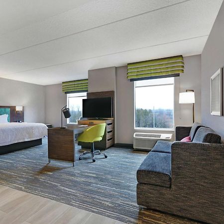 Hampton Inn Peterborough Exteriör bild
