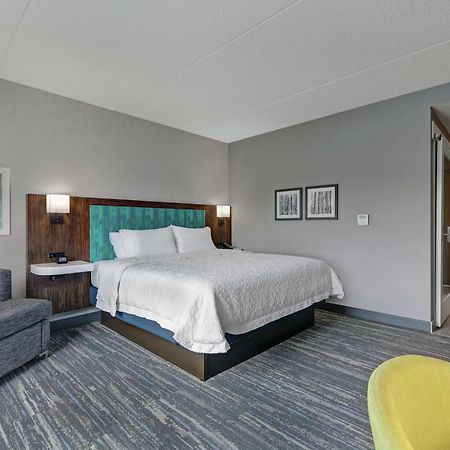 Hampton Inn Peterborough Exteriör bild