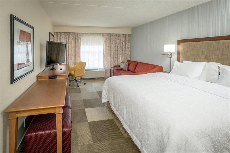 Hampton Inn Peterborough Exteriör bild