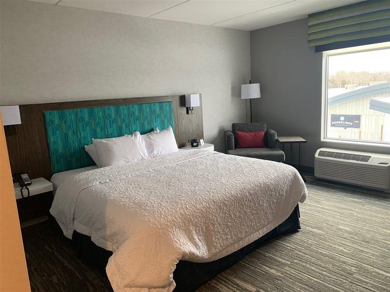 Hampton Inn Peterborough Exteriör bild