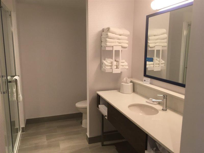 Hampton Inn Peterborough Exteriör bild