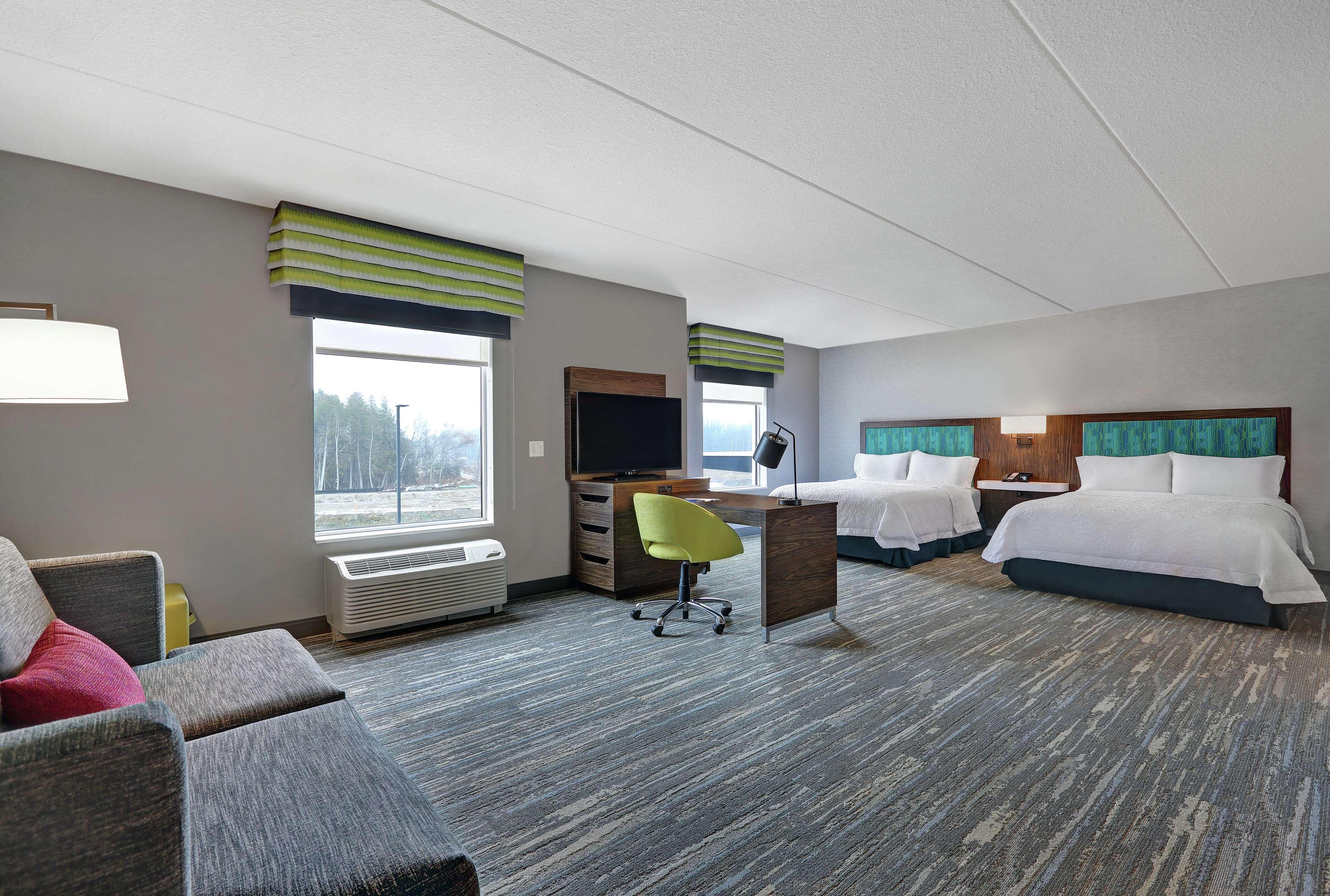 Hampton Inn Peterborough Exteriör bild