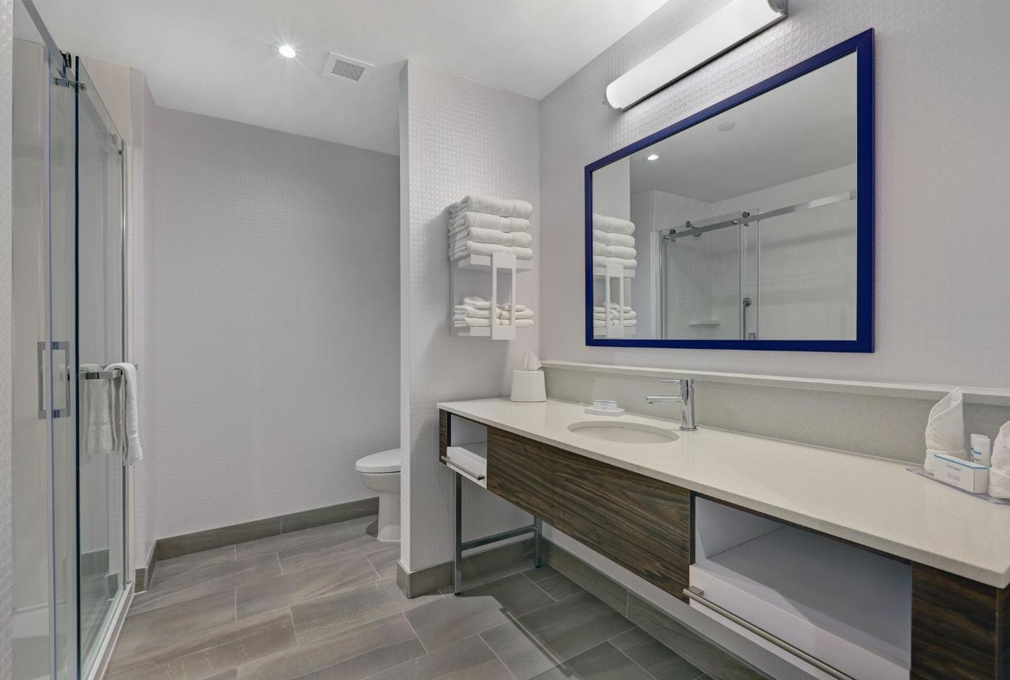 Hampton Inn Peterborough Exteriör bild