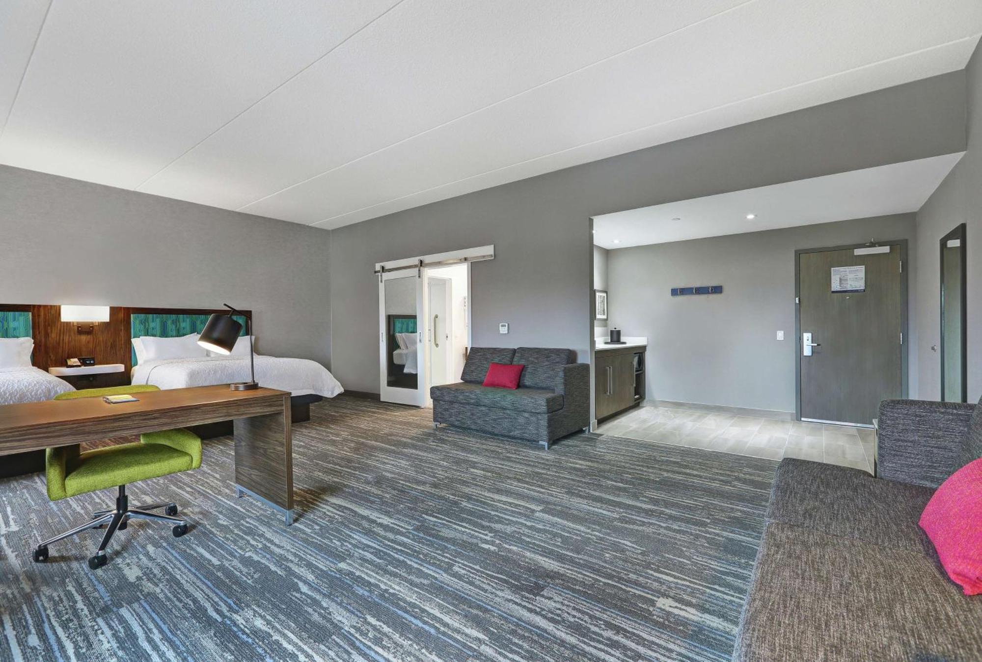 Hampton Inn Peterborough Exteriör bild