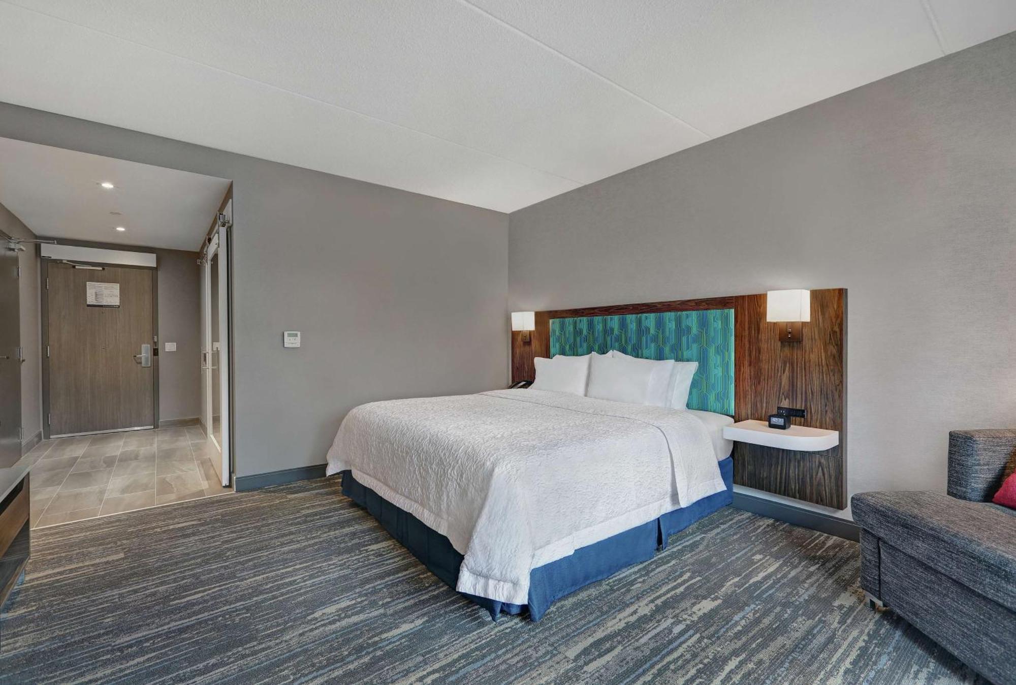 Hampton Inn Peterborough Exteriör bild